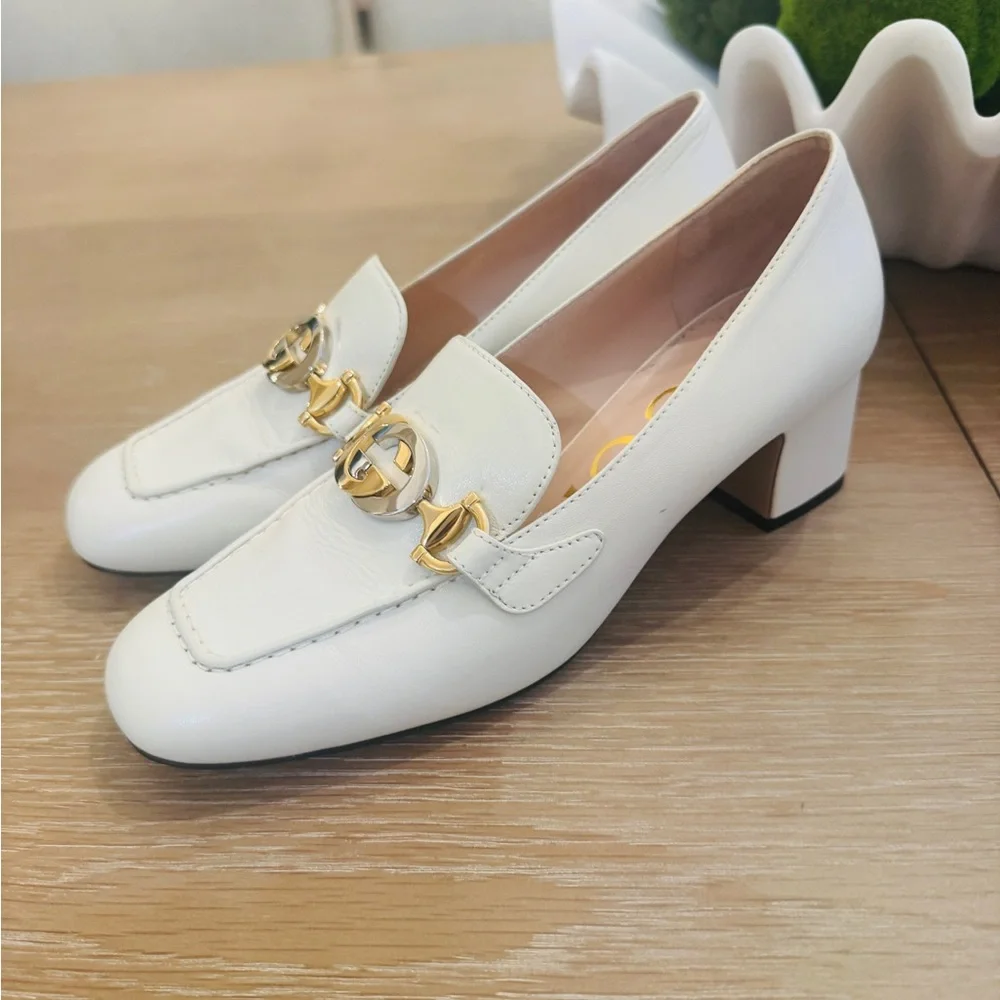 Gucci Women's Ivory Loafers with Gold Detailing - Picture 4 of 9